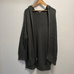 Aerie Loose Knit cardigan Sweater Women’s Size Medium Green open front hooded